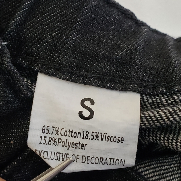 Grinch Girls Black Denim Shorts Merry Grinchmas Raw Edge Size Small - Picture 5 of 8